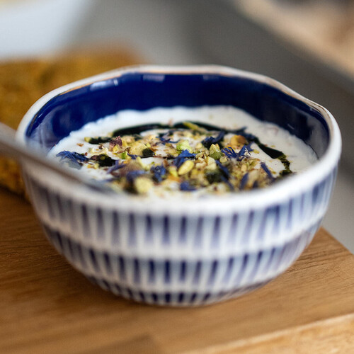 Crème de feta à la pistache et huile d'ortie Crème de feta à la pistache et huile d'ortie